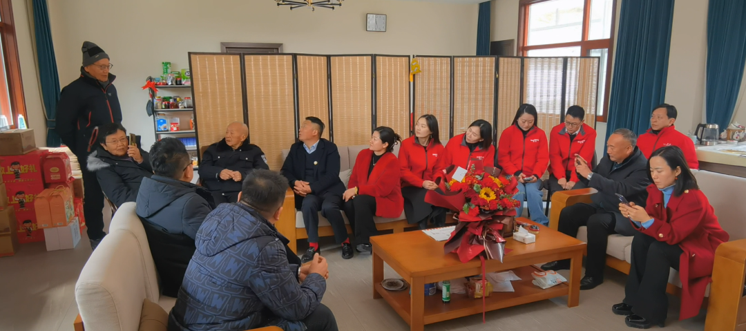 昊東公司一行看望胡正先老紅軍，聆聽那段可歌可泣的英雄歷史